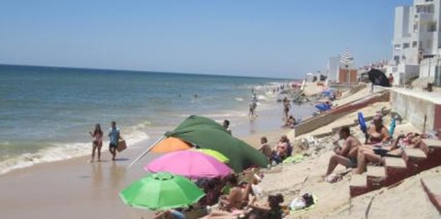 'Devuélvanos' la playa de Matalascañas