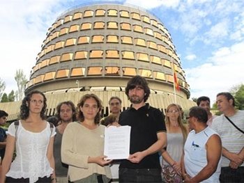 Escurriendo el bulto