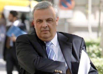 Quitan al imputado para darle el puesto a su pareja