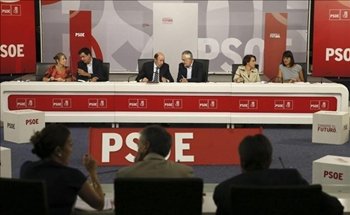 Un fuego se apaga y otro se enciende en el PSOE