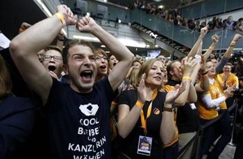 Merkel gana y Rajoy lo 'celebra'