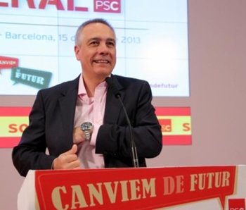 Espiar a un político  'cuesta' 'muy poco'