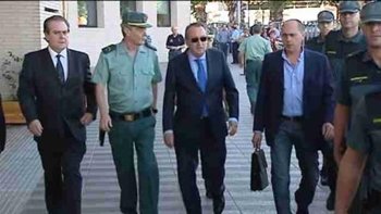 Carlos Fabra camina 'sólo'