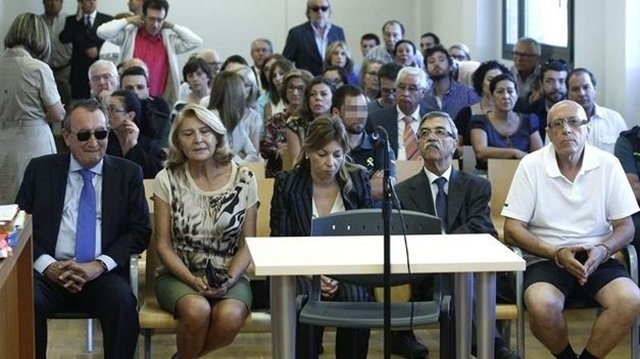 Carlos Fabra camina 'sólo'