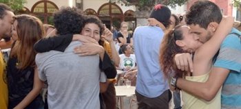 Impiden un 'beso colectivo' protesta en Rabat