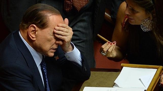 Berlusconi dos años inhabilitado