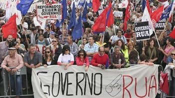 Italianos y portugueses contra la Troika