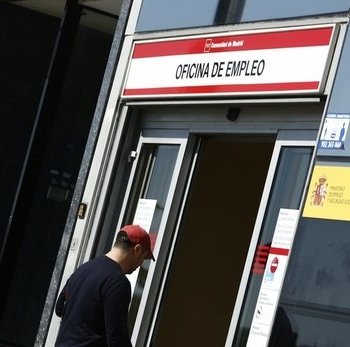 El paro desciende un poco más