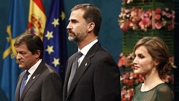 El principe también enarbola la bandera de la unidad