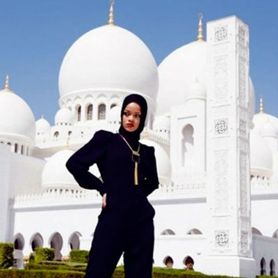 Expulsan a Rihanna de la mezquita de Abu Dabi
