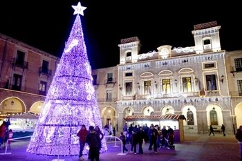 ¿12.000 euros por los trajes?