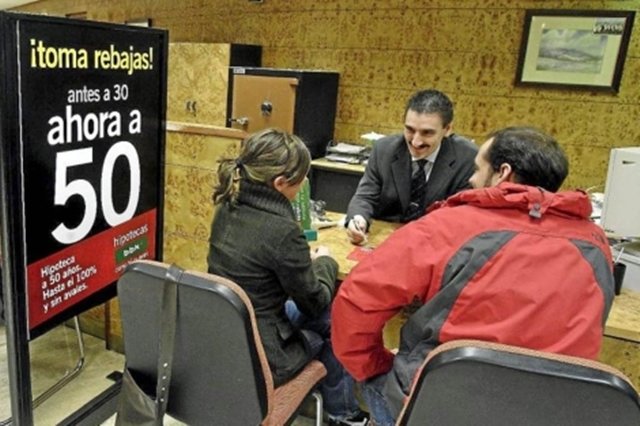 El Gobierno justifica el ' exceso de celo' de los bancos
