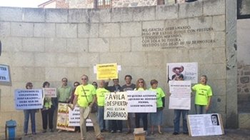 1.000 firmas piden cesar a Agustín González