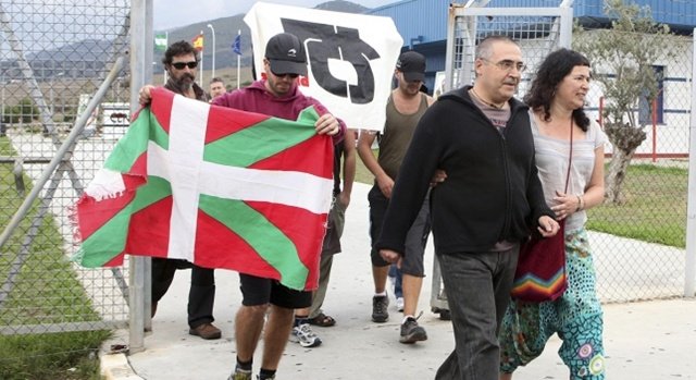 Un voto excarcela nueve presos de ETA