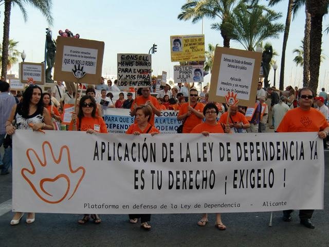 La iniciativa ciudadana pide que se cumpla la Ley de Dependencia con 250.000 firmas