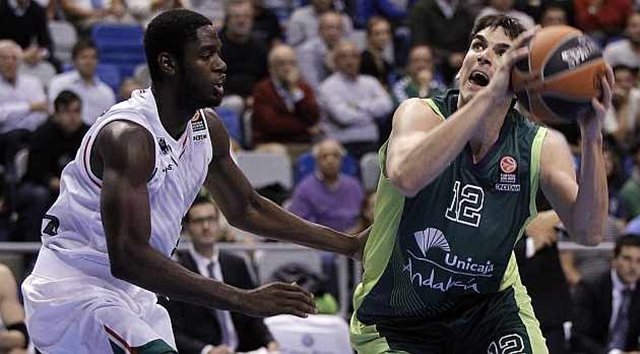 El Unicaja se clasifica 'en la bocina'