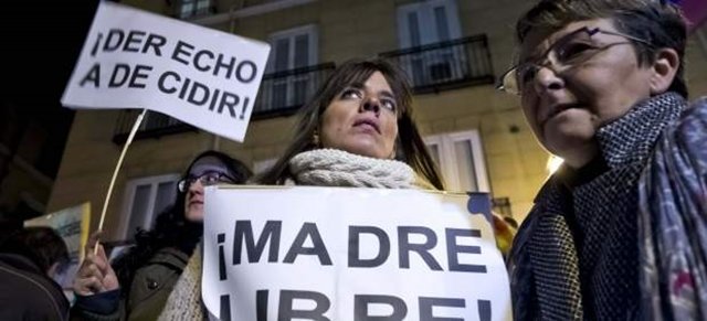 La reforma del aborto española tachada de retroceso en Francia