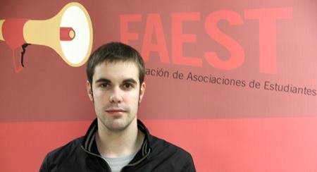 Los universitarios denuncian que solo se han pagado el 5% de las becas