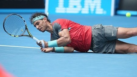 Con mucho trabajo y ampollas Nadal pasa a cuartos