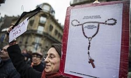 Francia blinda el aborto