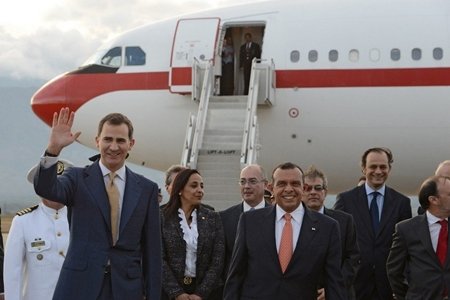 El Principe Felipe regresará en otro avión