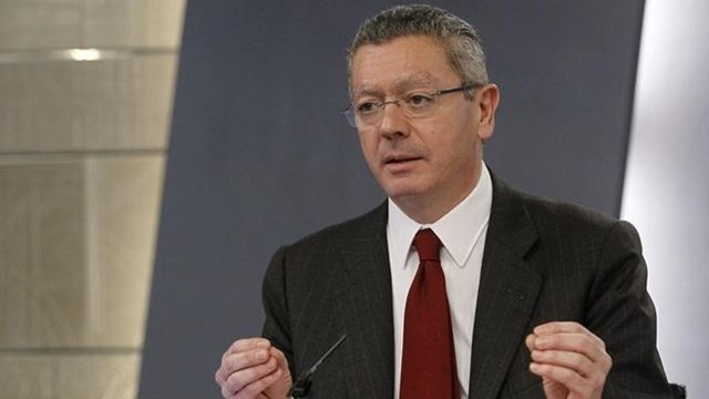 Gallardón le 'renueva' el título nobiliario al nieto de Varela