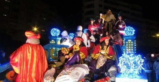 Los Reyes Magos llegán en avioneta a Ávila