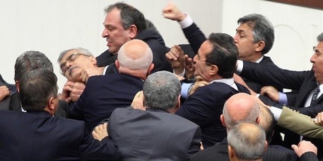 Erdogan se protege de los jueces