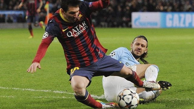 Alves deja casi sentenciada la eliminatoria en el alambre