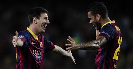 Alves deja casi sentenciada la eliminatoria en el alambre