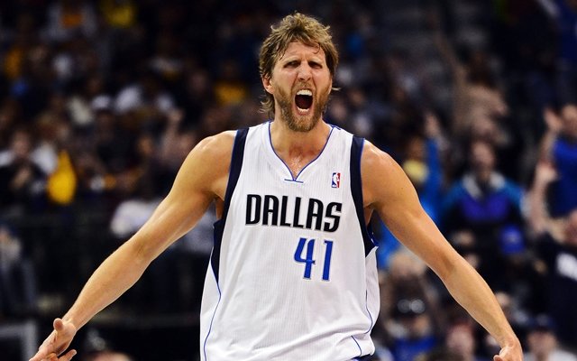Nowitzki les da la victoria en el último segundo