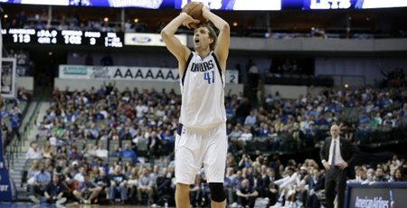 Nowitzki les da la victoria en el último segundo