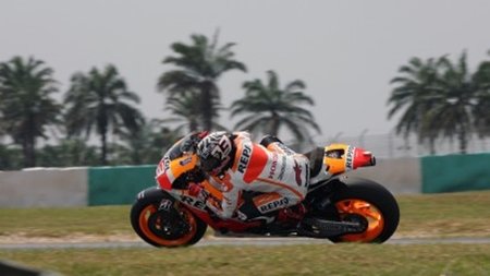 Márquez domina la pretemporada en Sepang