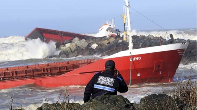Derramamiento de petroleo al mar en Anglet