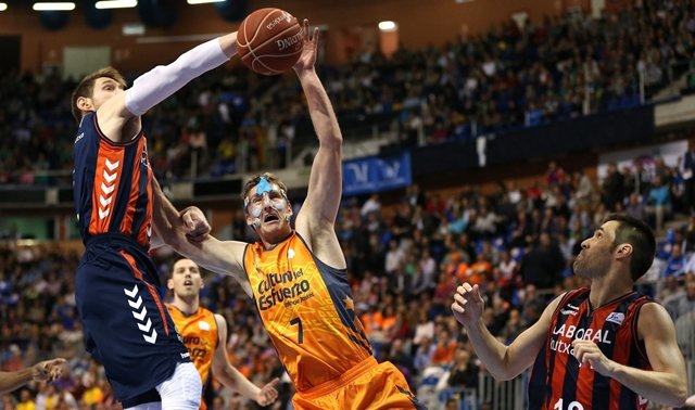 Rafa Martínez convierte al Valencia en semifinalista
