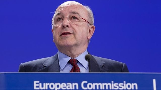 Bajar los salarios un 10% es una estupidez