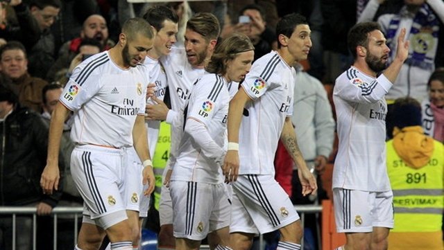 Un Madrid con pegada golea a un Villareal con juego