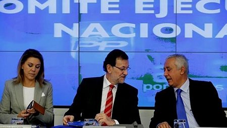 Rajoy les deja descompuestos y sin candidato