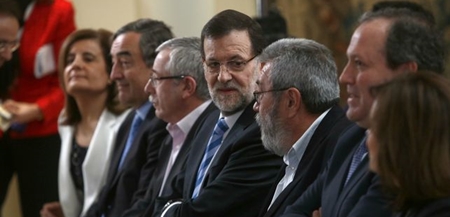 Sindicatos, patronal y gobierno se reunen