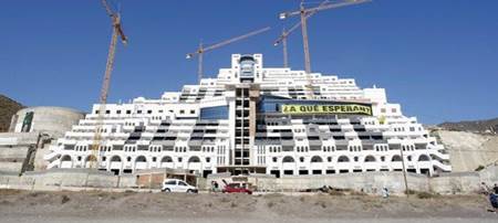 El terreno del Algarrobico 'vuelve a ser' urbanizable