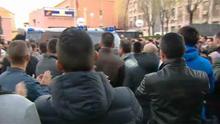 La policía antidisturbios también protesta