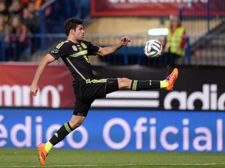 España se impone a Italia con un gol de Pedro