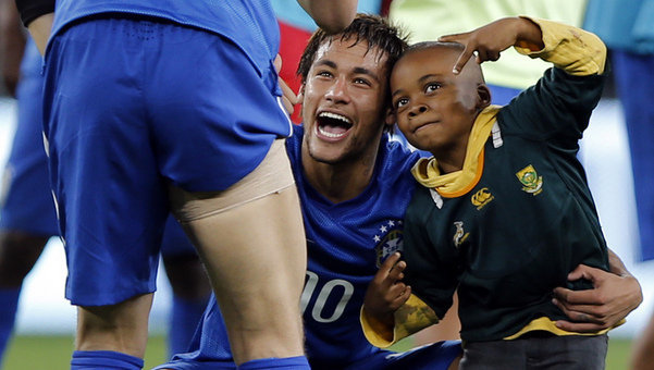 Neymar se luce con Brasil