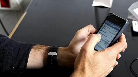 Una mujer se lesiona por la utilización de Whatsapp