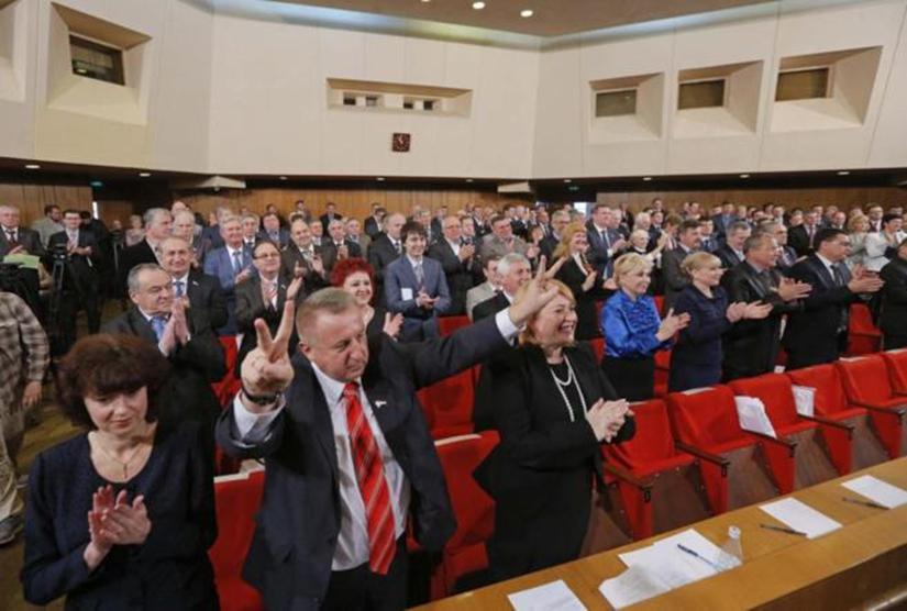 Crimea aprueba su nueva Constitución