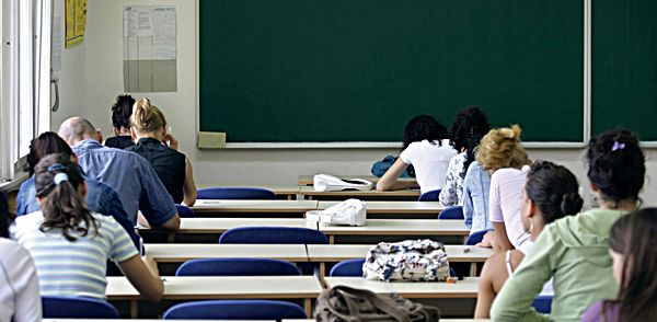 Madrid quiere que los universitarios opten a los puestos de maestro