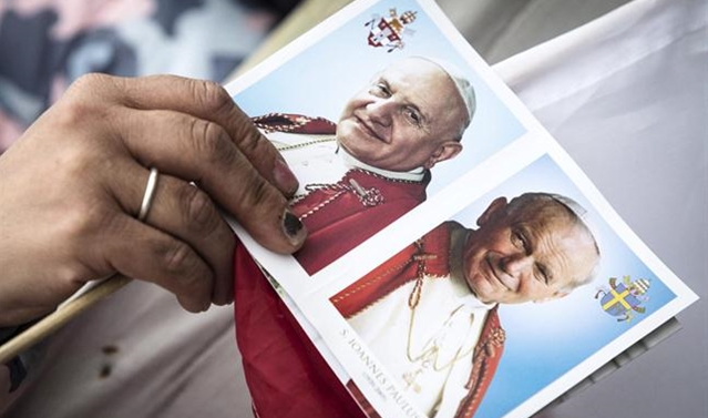 Más de un millón de personas celebran la canonización de los Papas