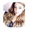 Ariana Grande se rompe tres dedos