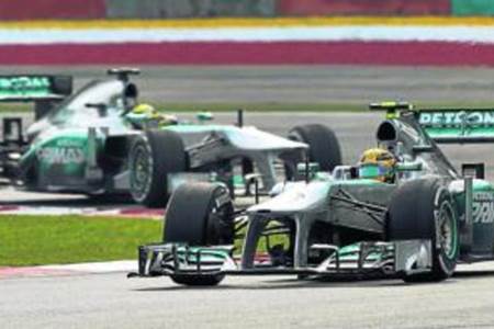 Hamilton pole, Alonso cuarto