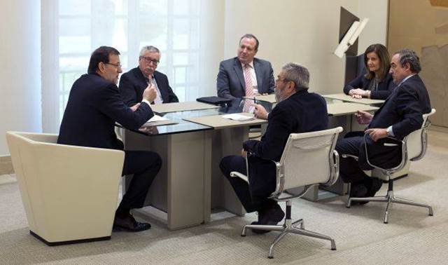 El gobierno busca una ley de servicios minimos 